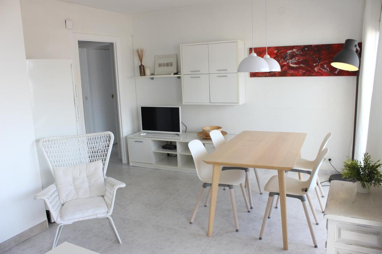 Appartement Beautiful In Front Of Beach, Pool, View